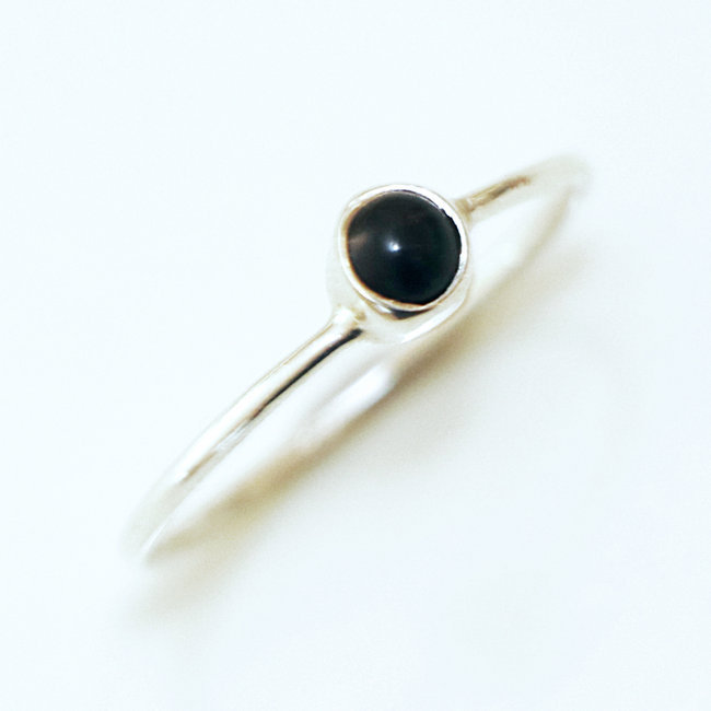 Bague fine ronde en argent 925 et Onyx - Inde 123