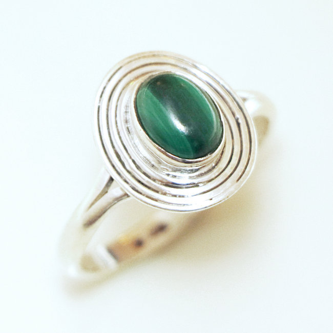 Bague ovale filigranes en argent 925 et Malachite - Inde 124