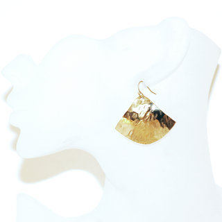 Bijoux ethniques touareg contemporains boucles d'oreilles femmes pendantes triangle ventail martele peul fulani bronze dor or ethniques Africains - Mali 031 b