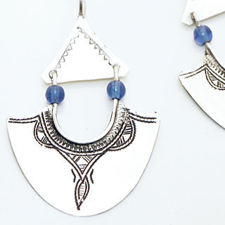 Bijoux ethniques touareg boucles d'oreilles en argent 925 femme pendantes longues feuilles graves perles bleues - Niger 047 b